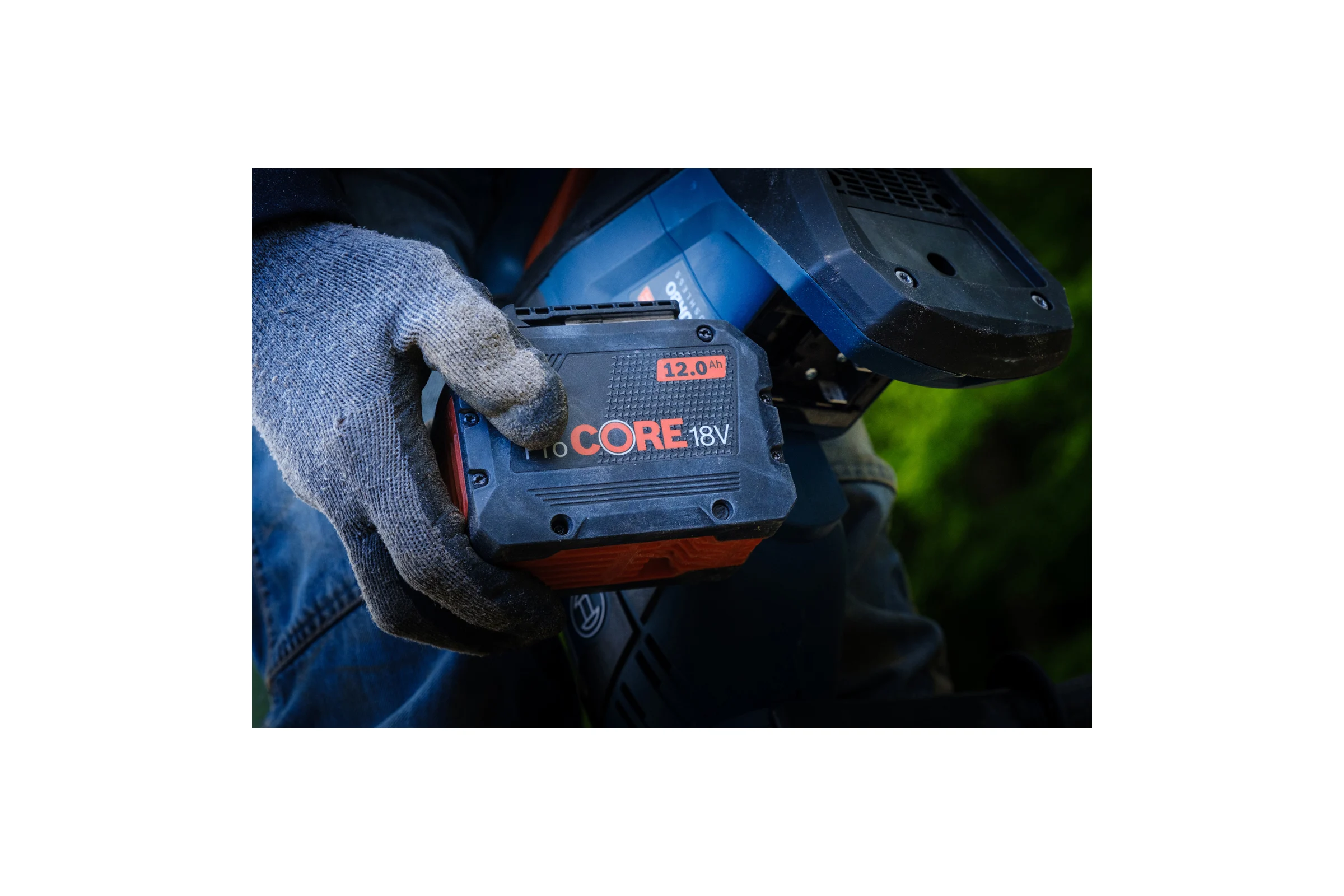 Аккумулятор ProCORE 18В, 12Ач - 2 шт, зарядное устройство GAL 18V-160 C Bosch 1600A016GY