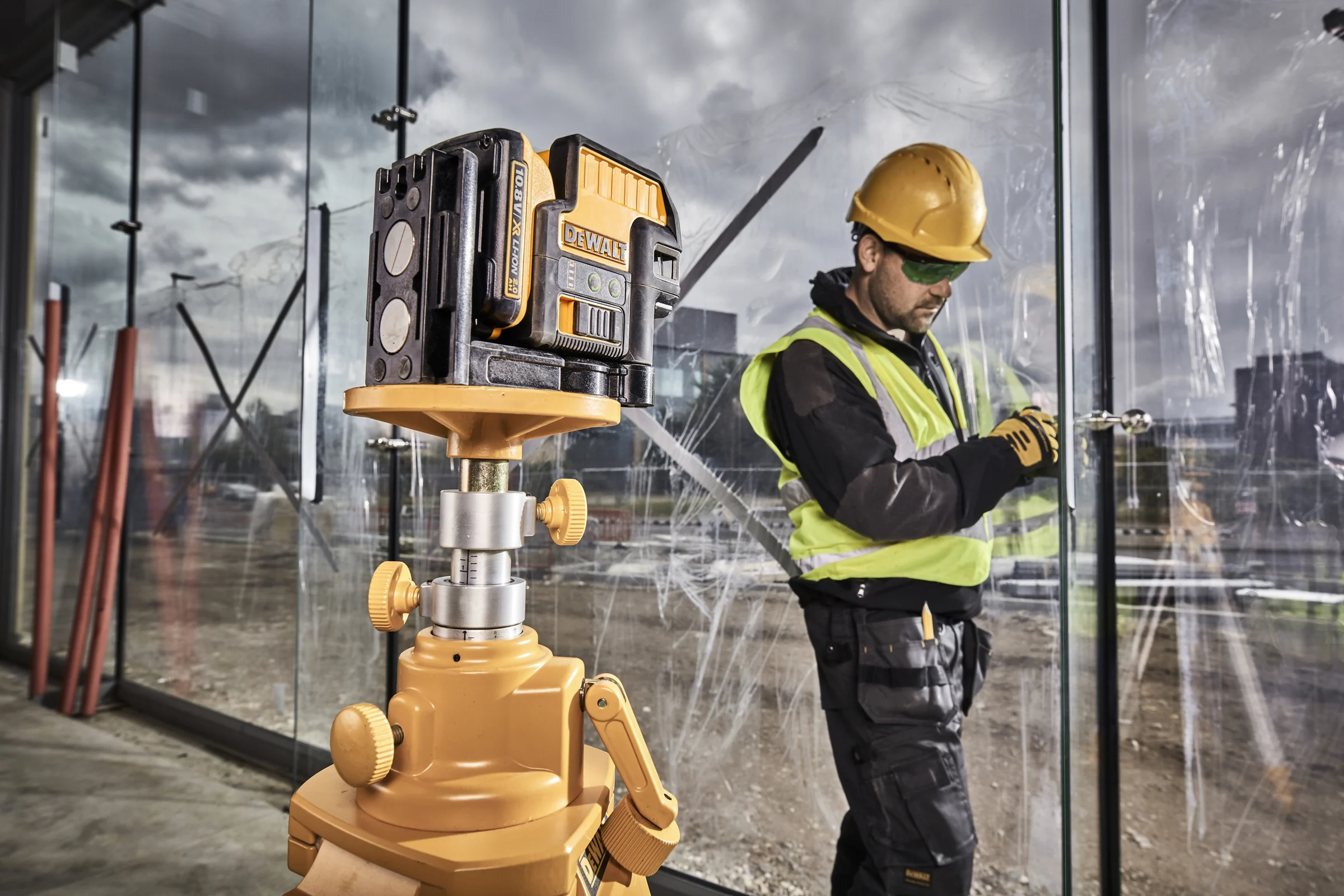 Лазерный построитель плоскостей DEWALT DCE0825D1G