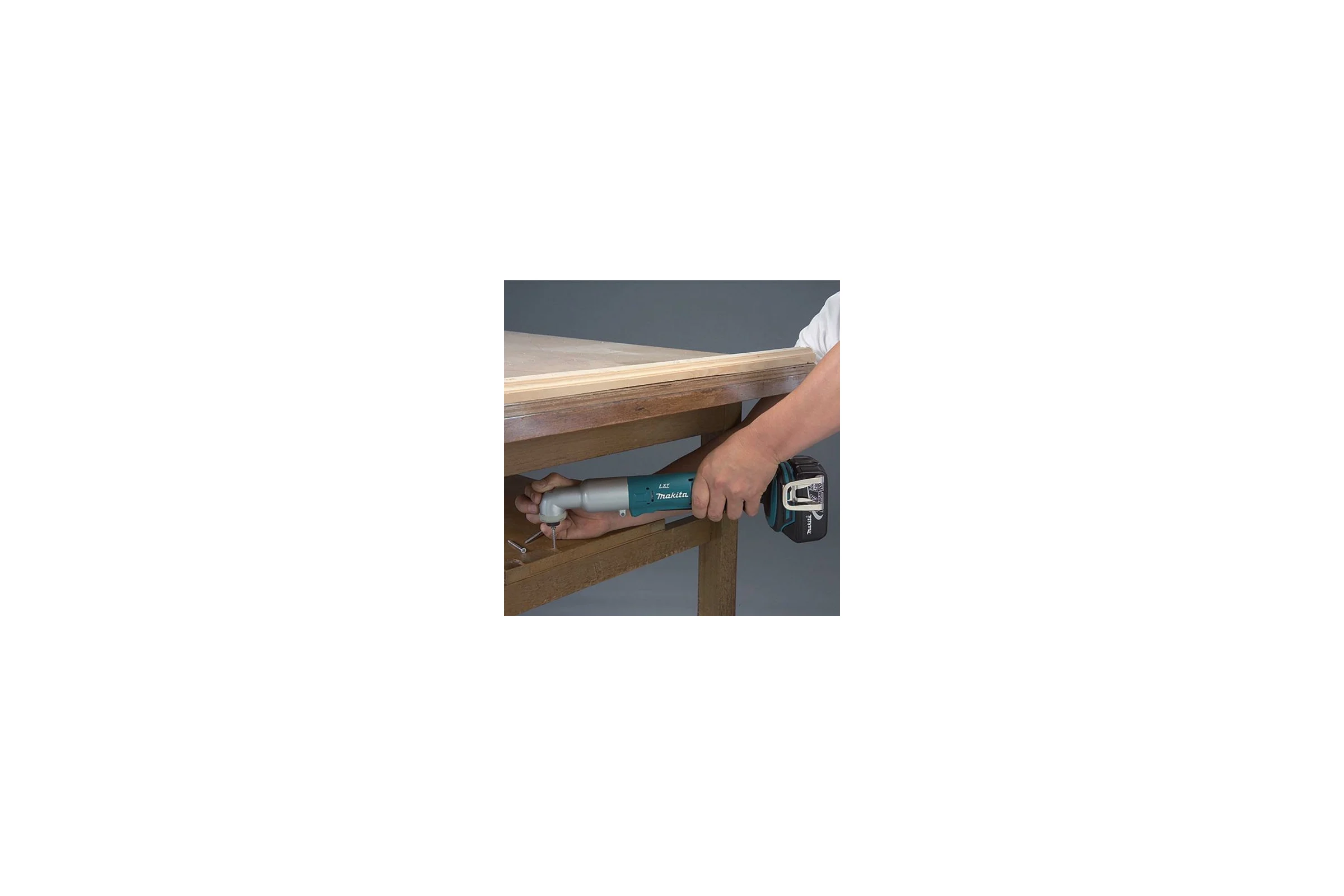 Аккумуляторный ударный угловой гайковерт Makita DTL061Z