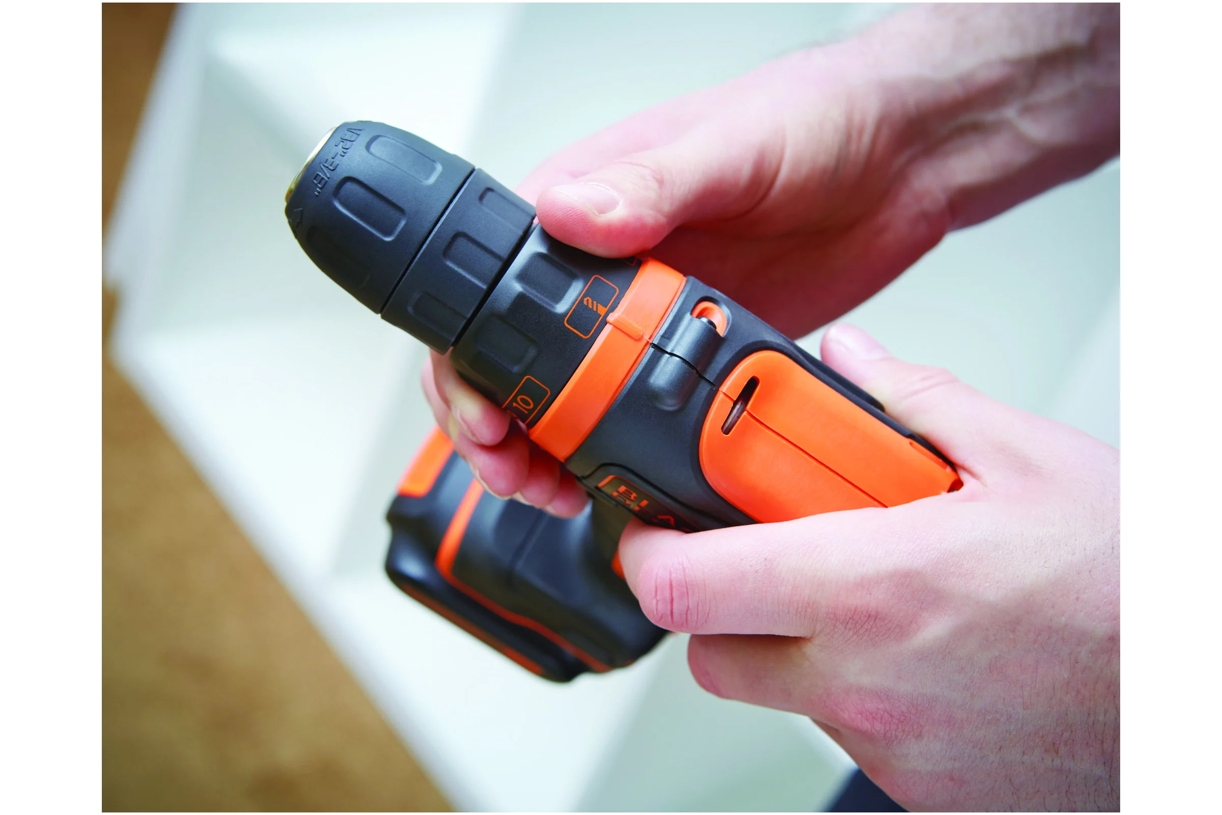 Аккумуляторная дрель-шуруповерт Black&Decker BDCDD12B