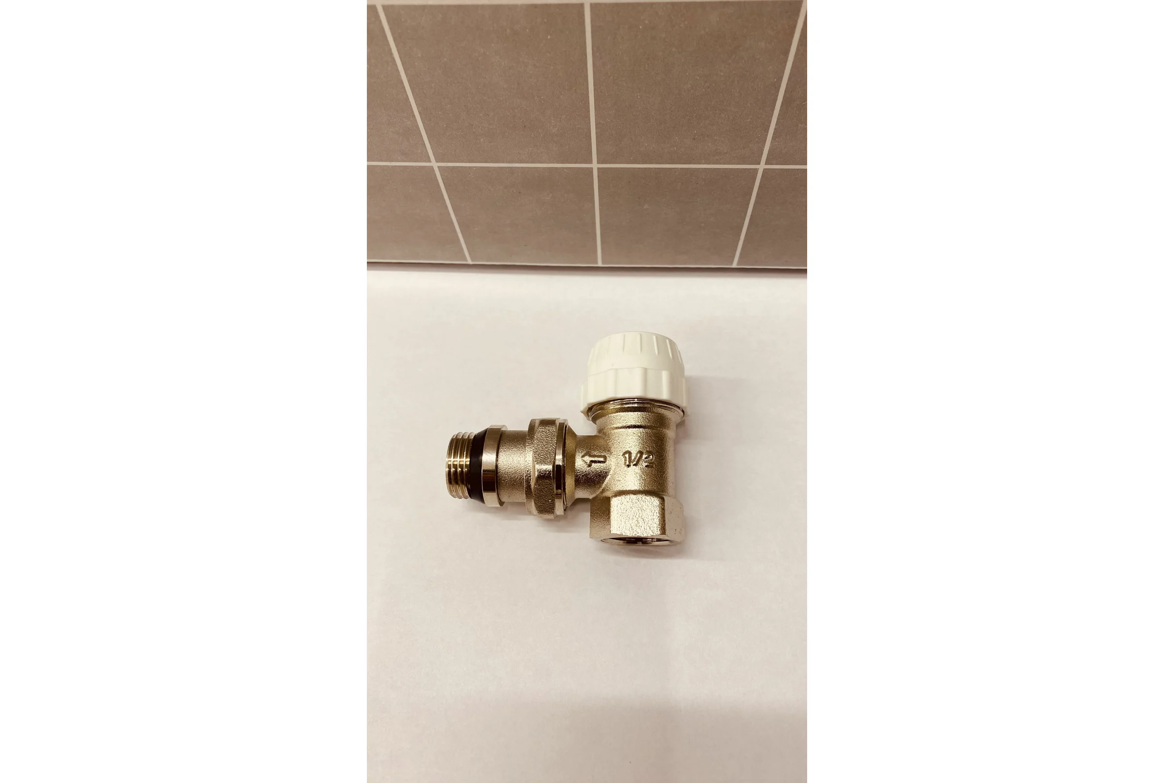 Кран для радиатора Millennium 3/4", угловой, верхний, под термоголовку 45144