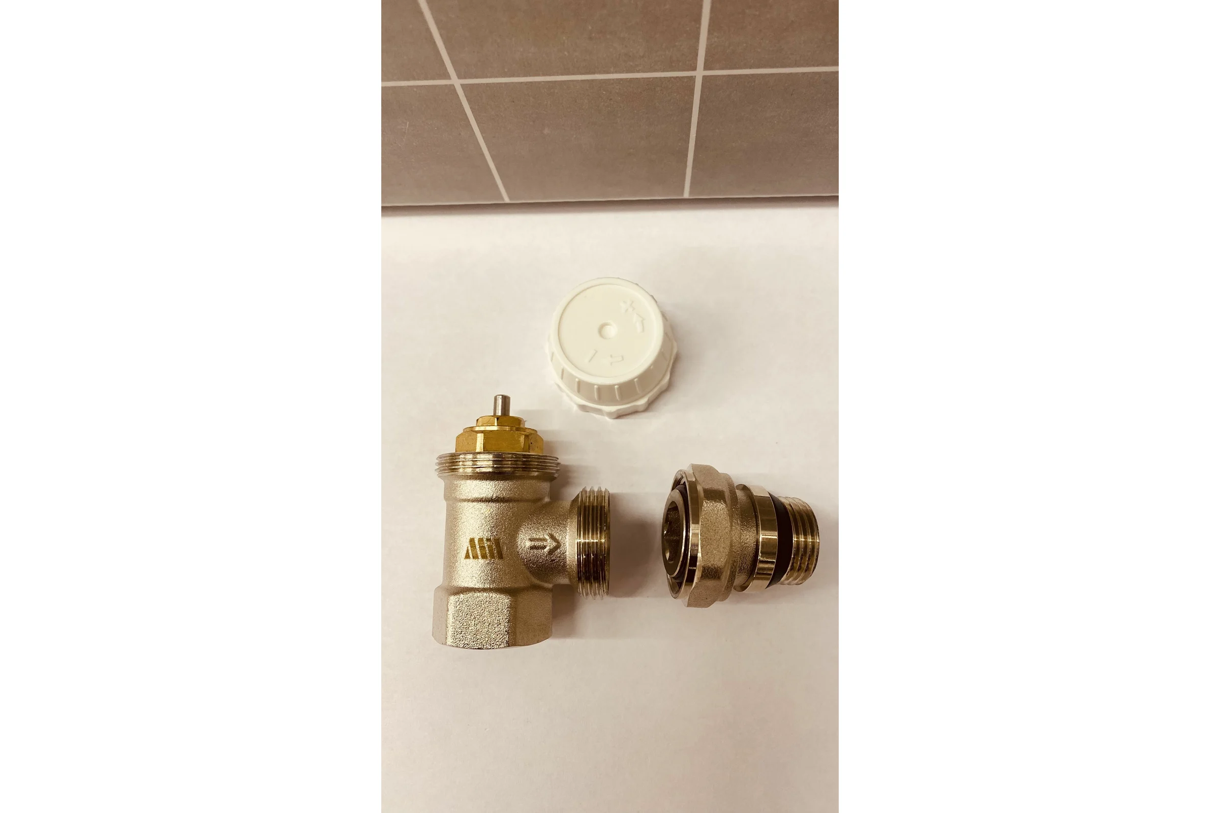 Кран для радиатора Millennium 3/4", угловой, верхний, под термоголовку 45144