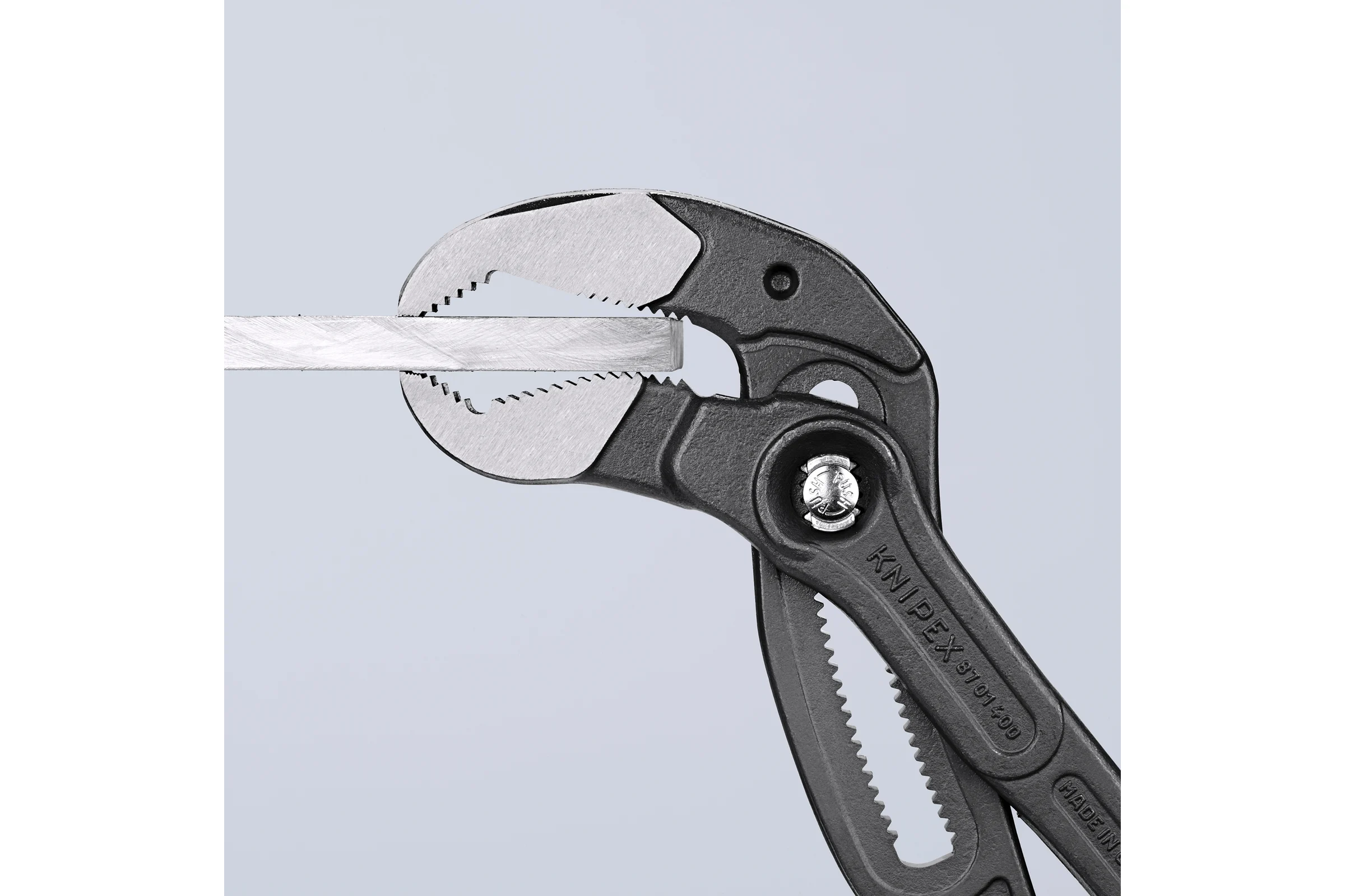 Переставные клещи Knipex sb зев 90 мм, длина 400 мм, фосфатированные, обливные ручки KN-8701400SB