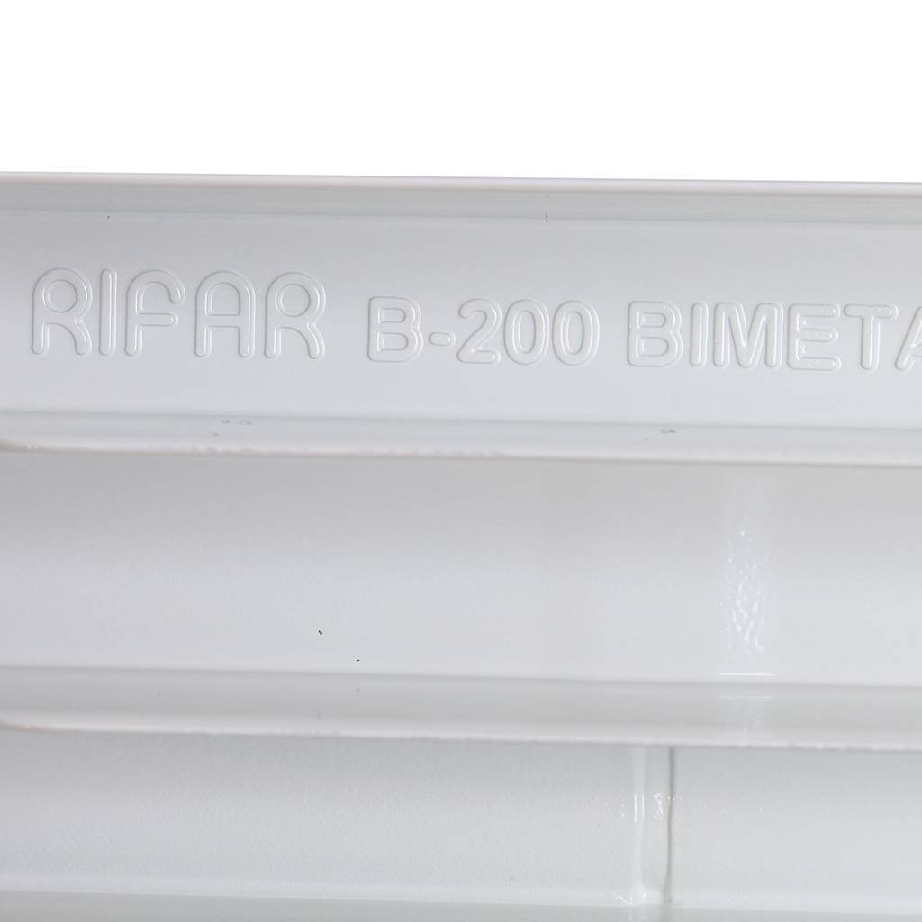 Радиатор биметаллический RIFAR BASE 200 8 секций белый
